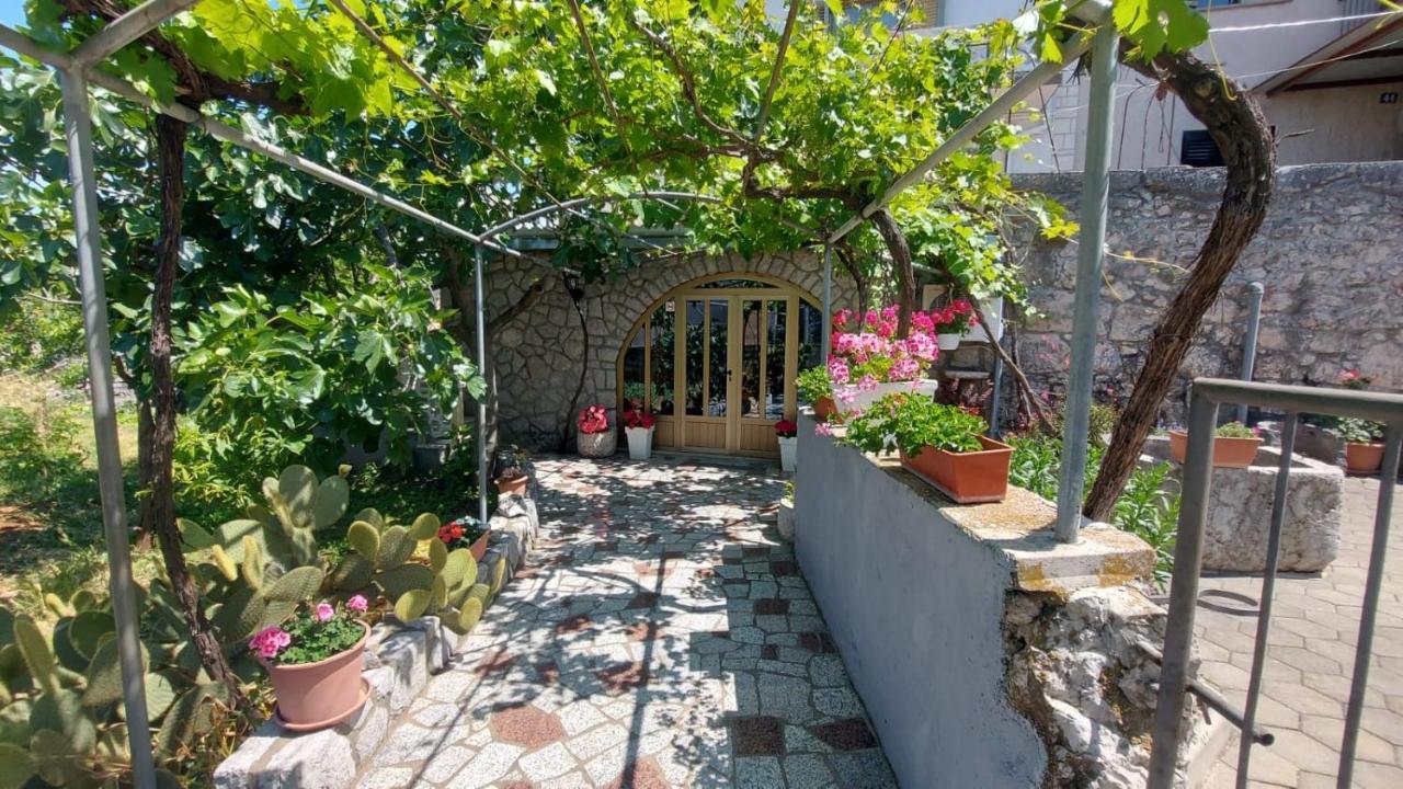 Guest House Tom Malinska Exteriér fotografie