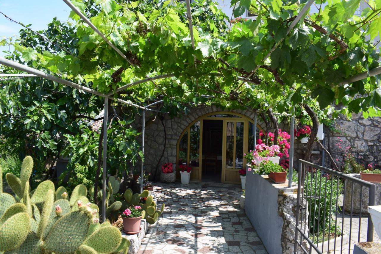 Guest House Tom Malinska Exteriér fotografie